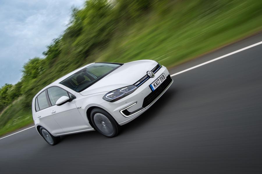  Volkswagen e-Golf 2017 года  (UK) (фото 18 из 28)